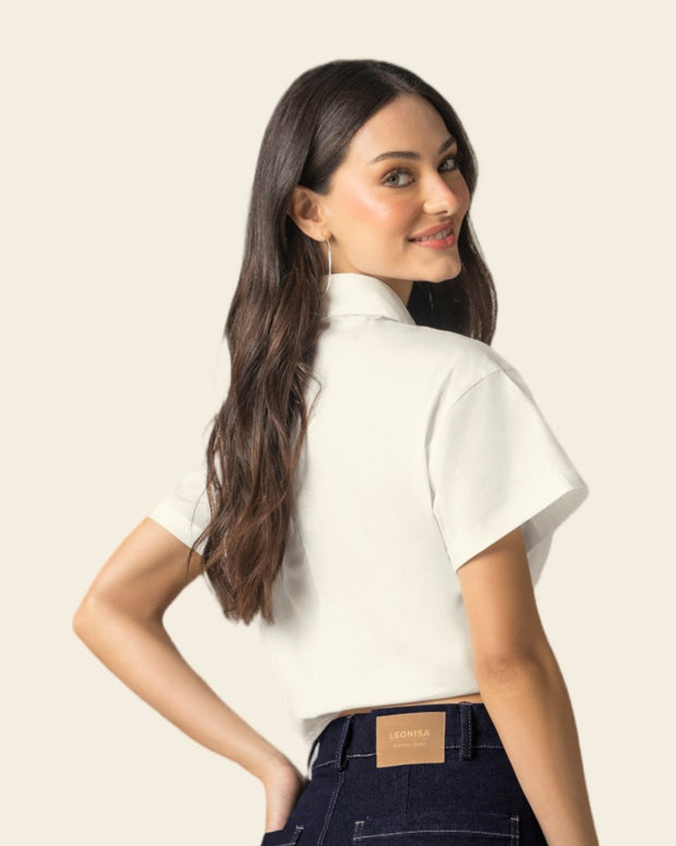 Camisa corta con bolsillos frontales