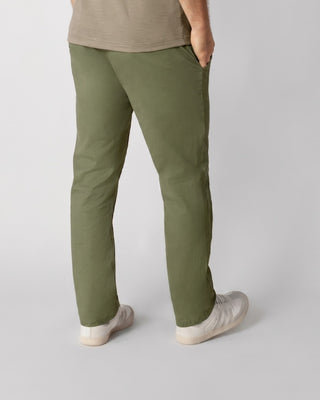 Pantalón Texas silueta semiajustada#color_623-verde-medio
