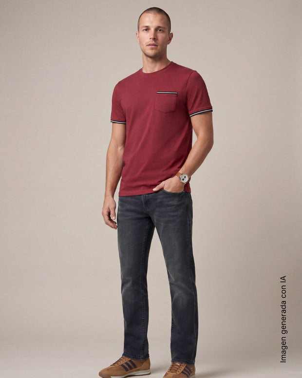 Camiseta con detalle tejido en bolsillo y mangas