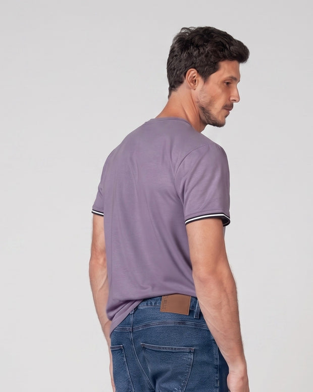 Camiseta con detalle tejido en bolsillo y mangas