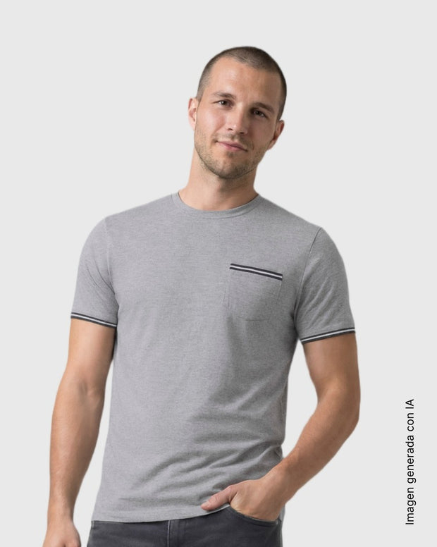 Camiseta con detalle tejido en bolsillo y mangas