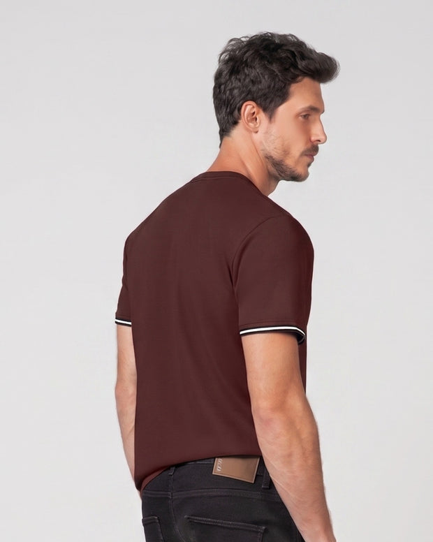 Camiseta con detalle tejido en bolsillo y mangas