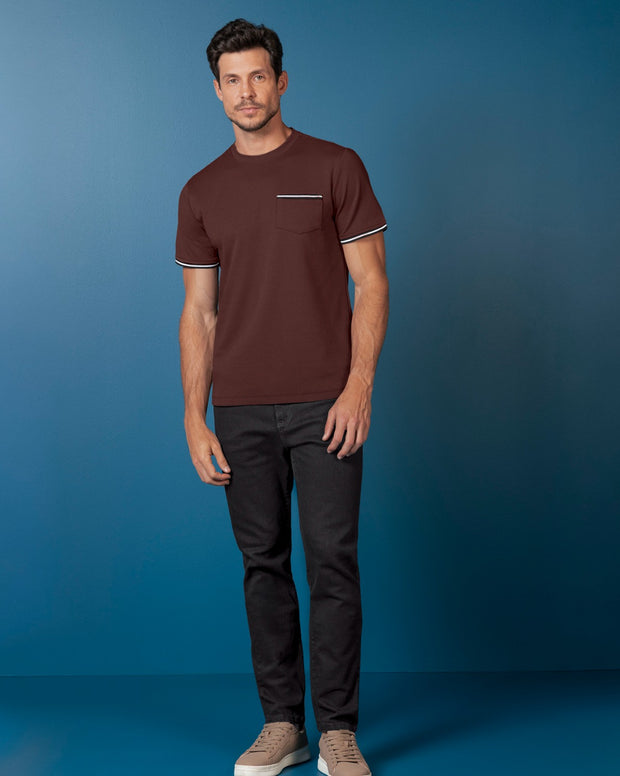 Camiseta con detalle tejido en bolsillo y mangas