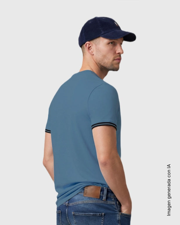 Camiseta con detalle tejido en bolsillo y mangas