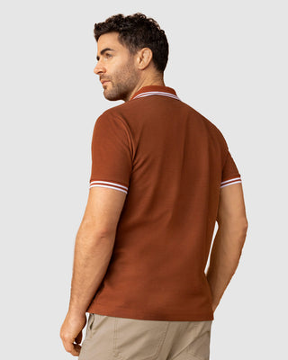 Camiseta tipo polo clásica con cuello y mangas en tejido texturizado#color_c22-cafe-oscuro