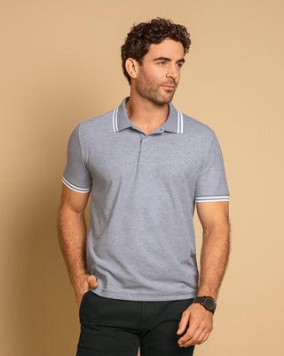 Camiseta tipo polo con cuello y mangas tejidas#color_717-gris-claro
