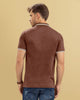 Camiseta tipo polo con cuello y mangas tejidas#color_823-cafe
