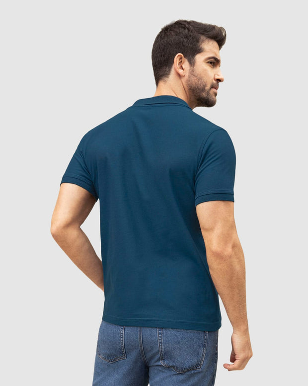 Camiseta tipo polo con bordado en frente#color_457-azul-medio
