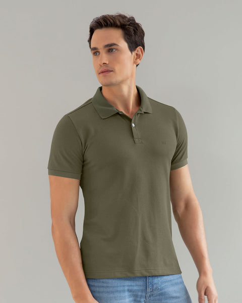 Camiseta tipo polo con bordado en frente#color_a91-verde-militar