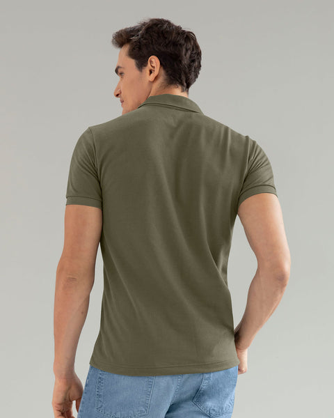 Camiseta tipo polo con bordado en frente#color_a91-verde-militar