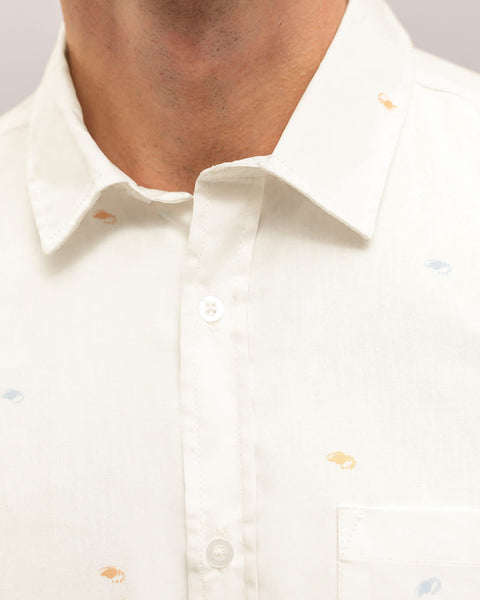 Camisa manga corta estampado continuo para hombre#color_051-blanco-estampado