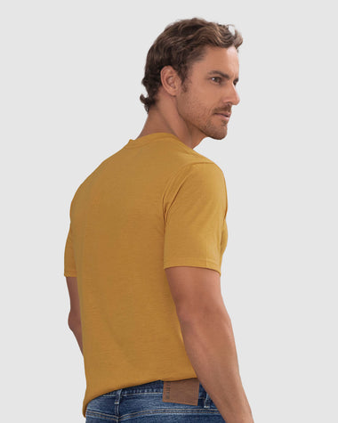 Camiseta manga corta con logo bordado en frente#color_c18-mostaza