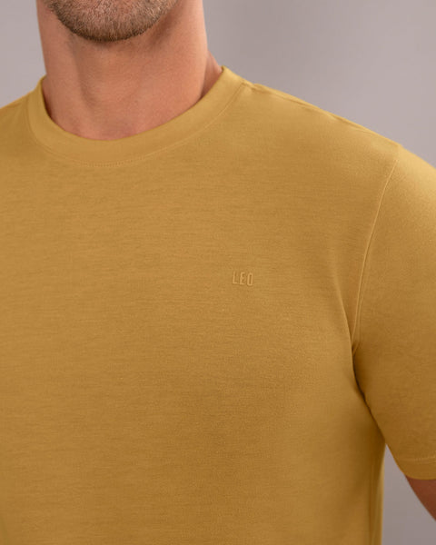 Camiseta manga corta con logo bordado en frente#color_c18-mostaza