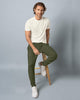 Pantalón exterior jogger con bolsillos funcionales#color_617-verde-oliva-medio