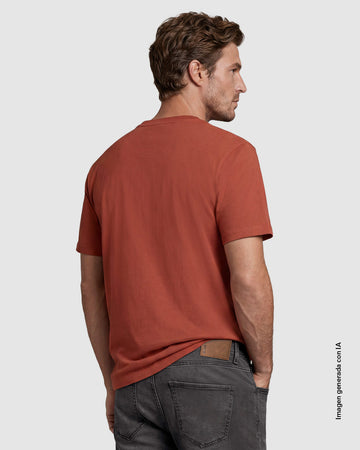 Camiseta manga corta con estampado localizado y cuello redondo#color_179-terracota-oscuro