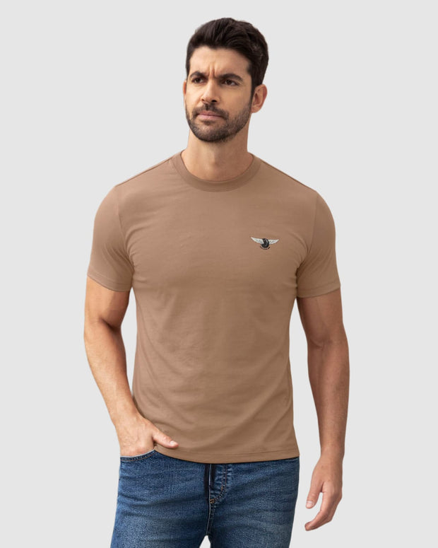 Camiseta manga corta con estampado localizado y cuello redondo#color_714-arena-medio