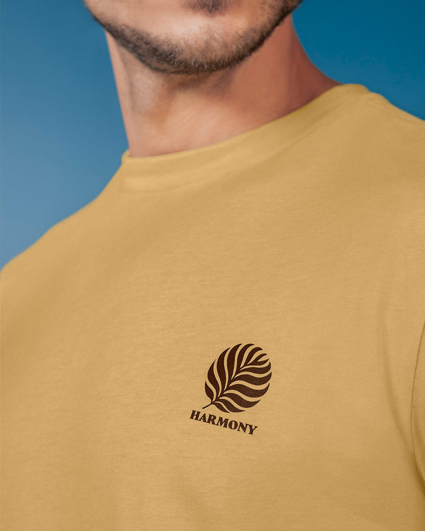 Camiseta manga corta con estampado localizado y cuello redondo