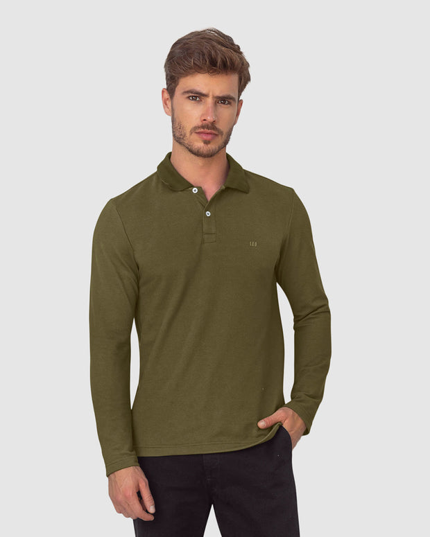 Camiseta tipo polo manga larga con bordado en frente#color_617-verde-oliva-oscuro