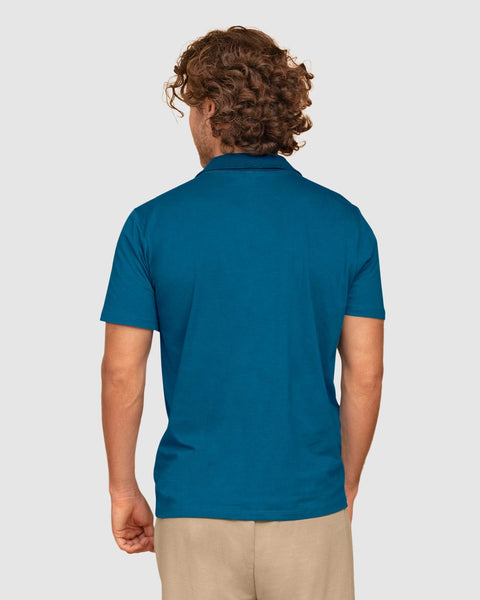 Camiseta tipo polo con perilla funcional con puños y cuello tejido#color_578-azul-medio