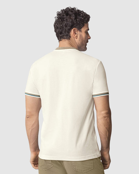 Camiseta con cuello henley y perilla funcional#color_165-marfil
