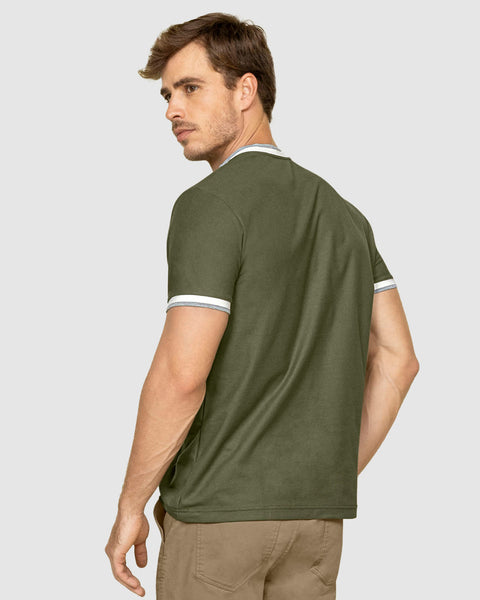 Camiseta con cuello henley y perilla funcional#color_601-verde