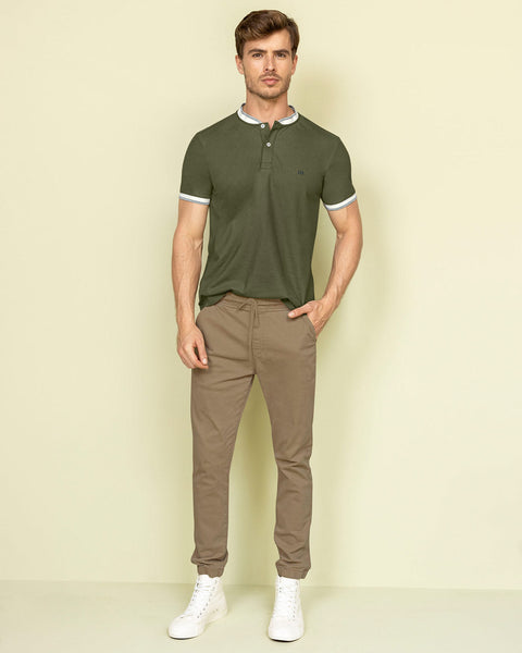 Camiseta con cuello henley y perilla funcional#color_601-verde