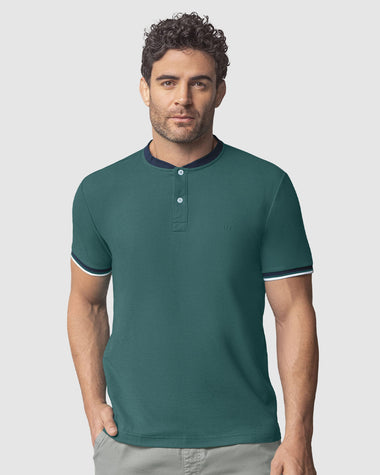 Camiseta con cuello henley y perilla funcional#color_614-verde-azul