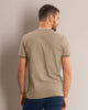 Camiseta con cuello henley y perilla funcional#color_897-cafe