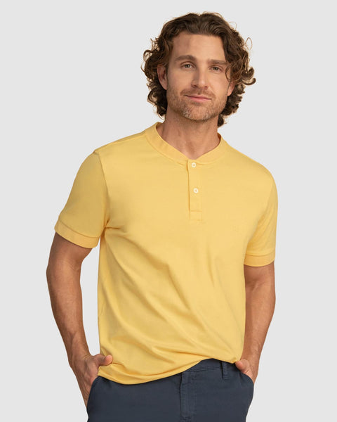 Camiseta con cuello y puños tejidos en contraste#color_019-amarillo-pastel