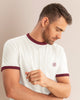 Camiseta manga corta con cuello y puños en contraste#color_000-blanco