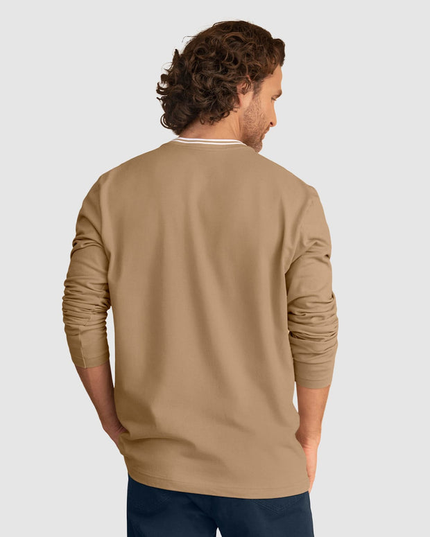 Camiseta manga larga con perilla funcional y logo en frente#color_084-camel