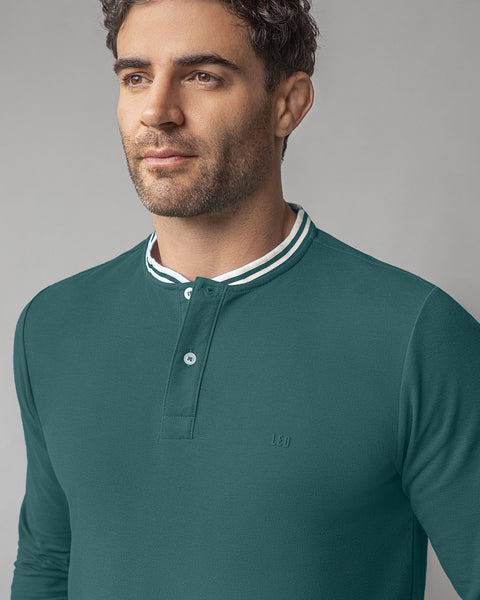Camiseta manga larga con perilla funcional y logo en frente#color_614-verde-azul