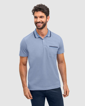 Camiseta tipo polo con perilla funcional y bolsillo decorativo#color_052-azul-claro