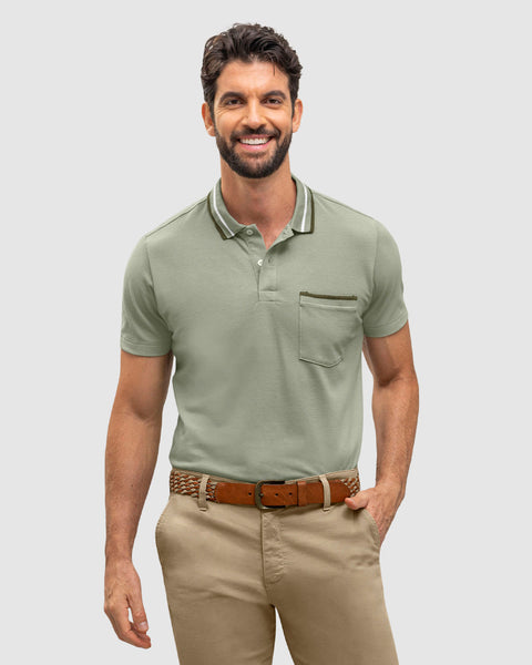 Camiseta tipo polo con perilla funcional y bolsillo decorativo#color_604-verde-pastel