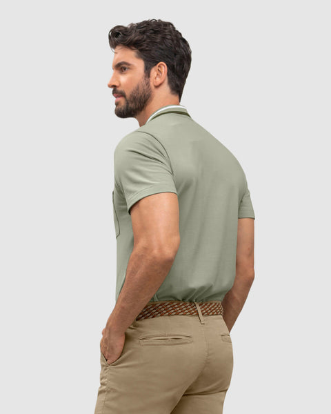 Camiseta tipo polo con perilla funcional y bolsillo decorativo#color_604-verde-pastel