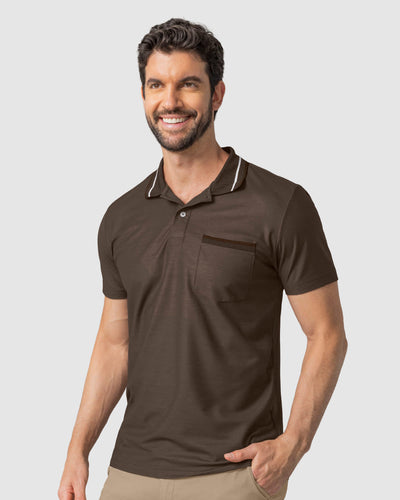 Camiseta tipo polo con perilla funcional y bolsillo decorativo#color_800-cafe-oscuro