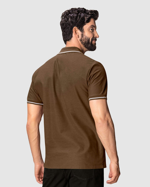 Camiseta tipo polo con cierre funcional#color_835-cafes