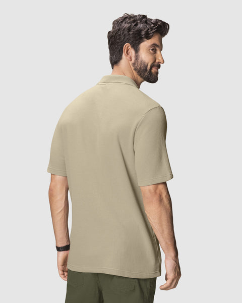 Camiseta tipo polo con bolsillo en frente#color_084-arena