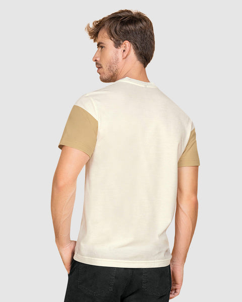 Camiseta henley bloque de color#color_018-marfil-bloque-cafe