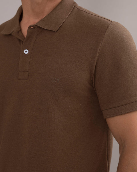 Camiseta tipo polo manga corta masculina#color_c23-cafe-chocolate