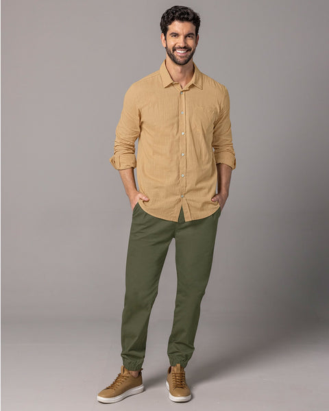 Camisa con botones y bolsillo en frente#color_084-arena-medio