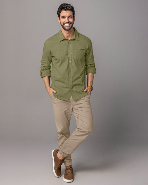 Camisa con botones y bolsillo en frente#color_b72-verde-oliva-medio