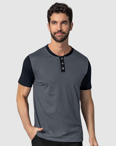 Camiseta henley con cuello y mangas en contraste#color_706-gris