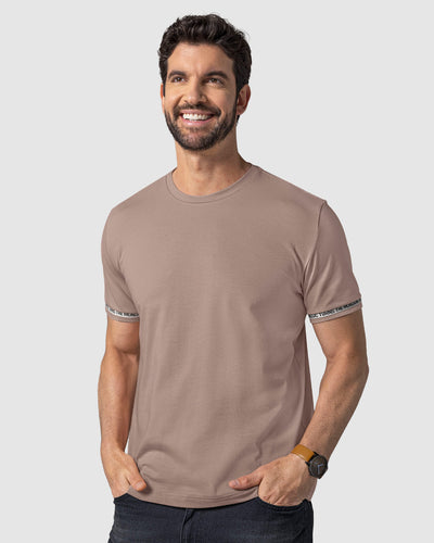 Camiseta con detalle de elástico estampado en mangas#color_180-palo-de-rosa