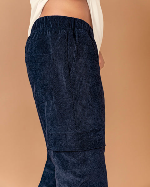 Pantalón bota recta en corduroy#color_457-azul