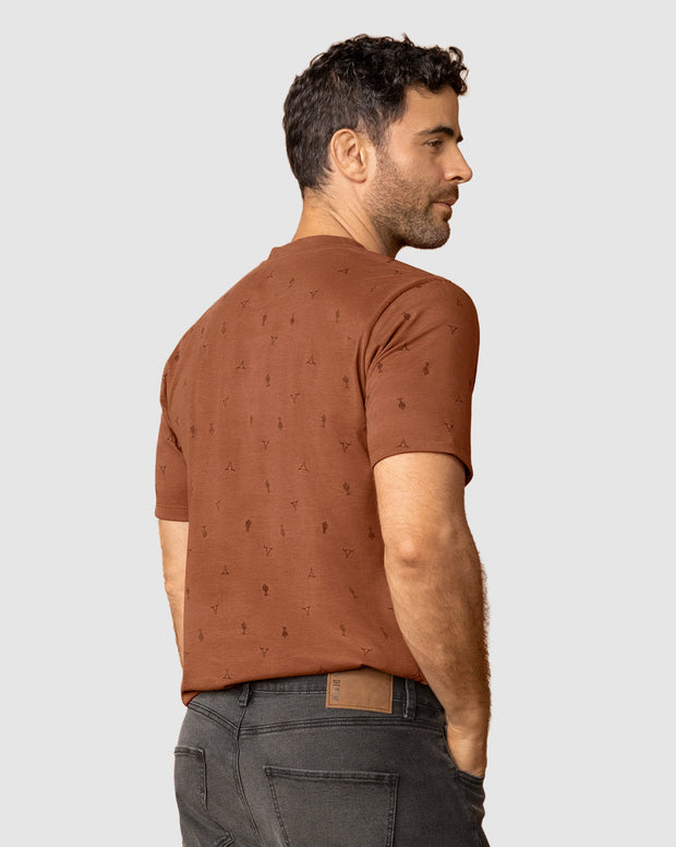 Camiseta manga corta con estampado continuo
