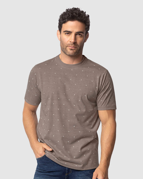 Camiseta manga corta con estampado continuo#color_835-cafe-med