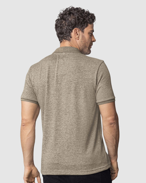 Camiseta tipo polo en tela extrasuave#color_084-arena