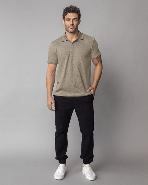 Camiseta tipo polo en tela extrasuave#color_084-arena