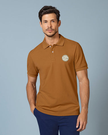 Camiseta tipo polo con aplique bordado#color_c19-mostaza